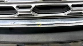 Radiator grill with frame and chrome in assembly Ford Explorer 20- LIMITED, under the camera, pokes on chrome