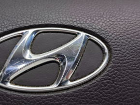 Airbag in steering wheel driver Hyundai Elantra UD 11-16 scratches on emblem