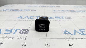 USB Hub of the center console Jeep Cherokee KL 14 - in the armrest