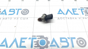 Fuel pressure sensor Jeep Cherokee KL 19-23 2.0T on the fuel rail