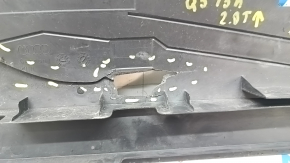Radiator deflector on the amplifier Audi Q5 8R 09-17 crack, broken mount