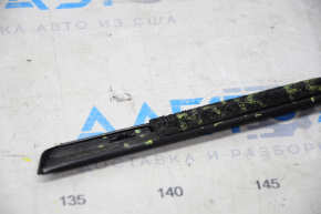 Molding door-glass central front right Mazda 3 14-18 BM mat broken fasteners