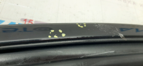 Front left glass seal Audi Q7 16- with molding black, bumps, scratches