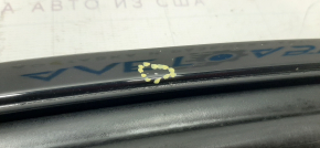 Front left glass seal Audi Q7 16- with molding black, bumps, scratches