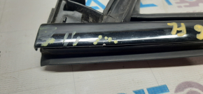 Front left glass seal Audi Q7 16- with molding black, bumps, scratches