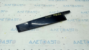 Door trim side rear left VW Tiguan 18- black gloss, scratches, broken fastener