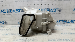 The case is bare, ventilation, the right side of Toyota Prius 30 10-15, the mount is broken, there is no fragment of the case