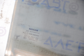 Rear right door glass for a Nissan Pathfinder 13-20