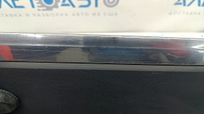 Door trim lower front right VW Tiguan 18- with chrome, structure, scratches, mold, cracked fastener