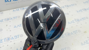 Emblem of radiator grill VW Tiguan 18-21 under radar, sand, micro-cracks