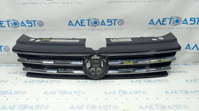 Radiator grill VW Tiguan 18-21 without emblem, under radar, sand, fractures, missing fragments, broken fasteners