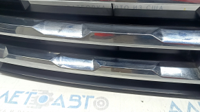 Radiator grill VW Tiguan 18-21 without emblem, under radar, sand, fractures, missing fragments, broken fasteners