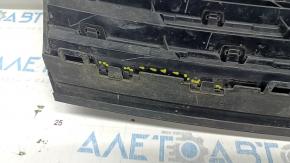 Radiator grill VW Tiguan 18-21 without emblem, under radar, sand, fractures, missing fragments, broken fasteners