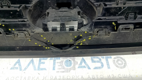 Radiator grill VW Tiguan 18-21 without emblem, under radar, sand, fractures, missing fragments, broken fasteners
