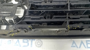 Radiator grill VW Tiguan 18-21 without emblem, under radar, sand, fractures, missing fragments, broken fasteners
