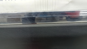 Door trim lower front left VW Tiguan 18- with chrome, structure, scratches, mold, cracked fastener