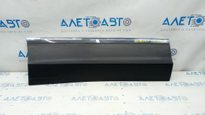 Door trim lower rear right VW Tiguan 18- with chrome, structure, scratches, mold, cracked fastener
