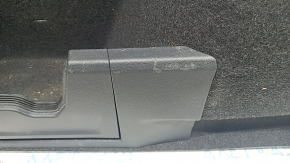 Left arch trim VW Tiguan 18-20 black under 2 rows, scratches, cracked fastener, missing plug