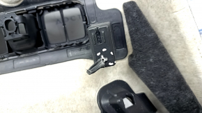 Left arch trim Audi Q7 16-19 for air suspension black, scratches, broken mount, broken