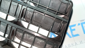 Ventilation shield left Audi Q7 16 - broken honeycombs