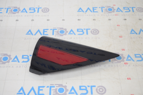 Reflector on the rear right wing Tesla Model 3 18 - broken mount, scratches