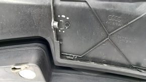 Windscreen wiper grille plastic Audi Q7 16-19 broken, broken fasteners