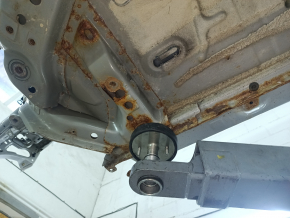 Front right quarter Ford C-max MK2 13-18 on the body, silver, rusty