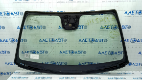 Windshield Alfa Romeo Giulia 17-18 chips, air on the edge