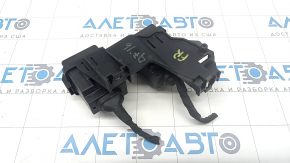 Right underhood relay block 2pcs Audi Q7 16- with bracket