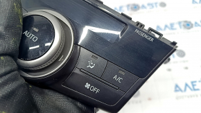 Climate control Toyota Prius V 12-17 scratches on glass, cracked glass