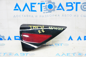 Reflector on the rear right wing Tesla Model Y 20 - broken mount