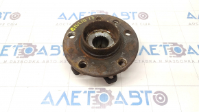 Rear right hub Alfa Romeo Giulia 17 - rusty, bearing hums
