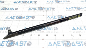 Rear right window molding Nissan Rogue 21-23 chrome, scratches