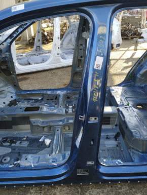 Body pillar central left VW Tiguan 18- on the body, bumps