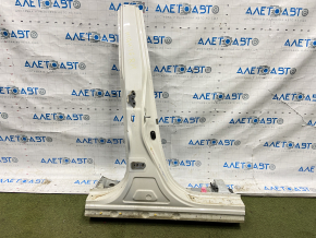 The central right body pillar of Toyota Highlander 14-19 is sawed off