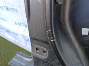 The central right body pillar of Nissan Rogue 14-20 is sawn off, butt