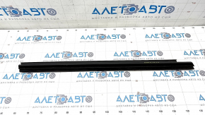Glass seal front right Toyota Rav4 19- internal