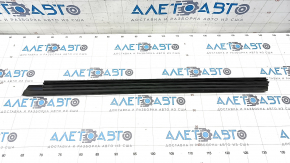 Glass seal front right Toyota Rav4 19- internal