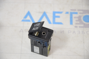USB Hub Toyota Prius V 12-17