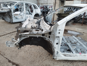 Front left quarter Toyota Highlander 14-19 white, on the body
