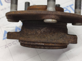 Front left hub Mazda 3 14-18 BM, rusty, ABS magnetic ring dented
