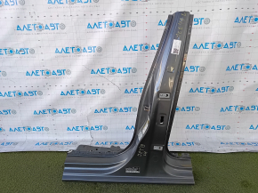 The central left body pillar of VW Jetta 19-24 is sawed off
