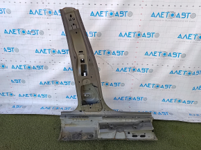 The central left body pillar of VW Jetta 19-24 is sawed off