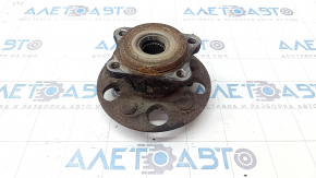 Rear left hub Toyota Rav4 19- AWD rusty