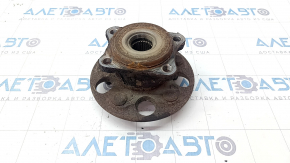 Rear right hub Toyota Rav4 19- AWD rusty