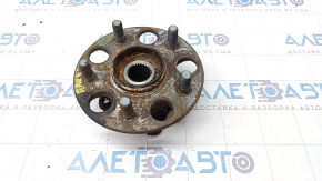 Rear right hub Toyota Rav4 19- AWD rusty