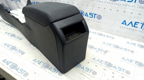 Console central armrest Subaru Outback 15-19 leather, black, scratches, broken fasteners
