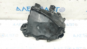 Subaru Outback 15-19 underhood fuse box without cover, crack in mount
