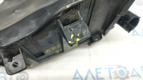 Subaru Outback 15-19 underhood fuse box without cover, crack in mount