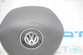 Airbag in the steering wheel driver's VW Golf 15 - you can see the contour of the airbag